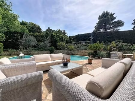 belle bastide familiale au sein d’un domaine privé