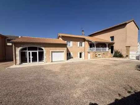 maison de 8 pièces de luxe en vente à la chapelle-de-guinchay  bourgogne-franche-comté