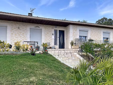charmante maison entièrement rénovée  sur la hauteur avec grand garage