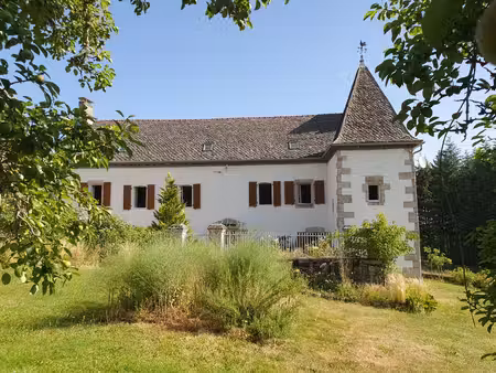 propriété d'exception en xaintrie  2 2 ha bois et prés atten