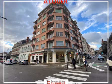 location local professionnel 37m²