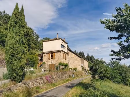 mas sur 4hec avec rivière  jardin  piscine et dépendance à rénover