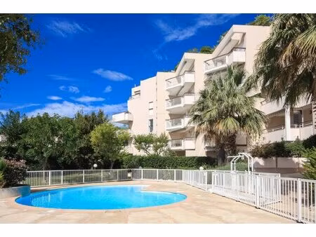 vente appartement 2 pieces dernier etage a pieds de la mer a saint raphael
