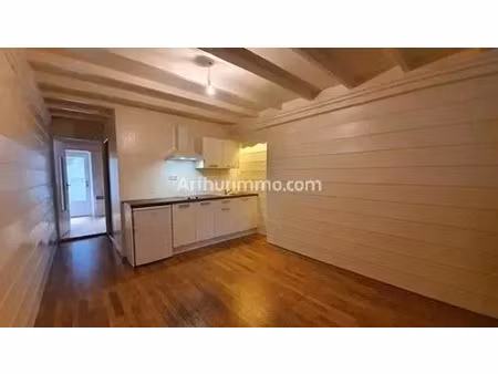 location appartement 1 pièces 27 m2 à lons-le-saunier