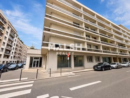 location local professionnel 171m²