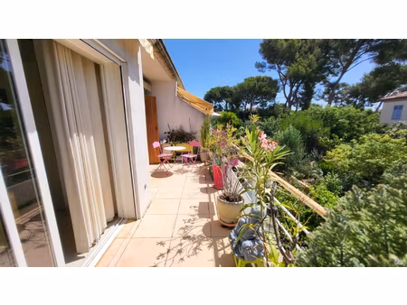 la ciotat quartier peymian ? grand t3 en duplex 76 m² avec 2 terrasses (33 m²) et box ferm