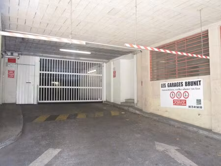 location parking valence 26000