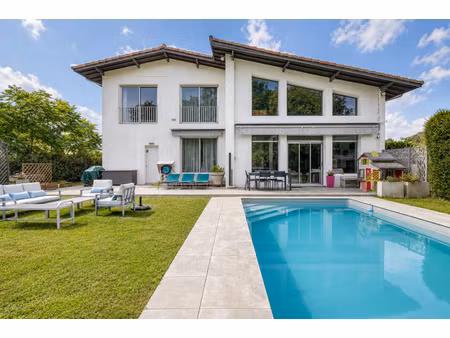 maison 7 pièces 186m² avec garage et piscine