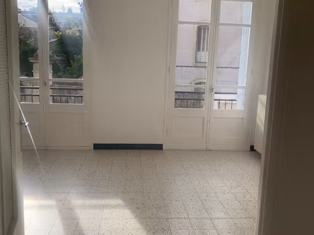 lumineux t3 situé au 1er étage