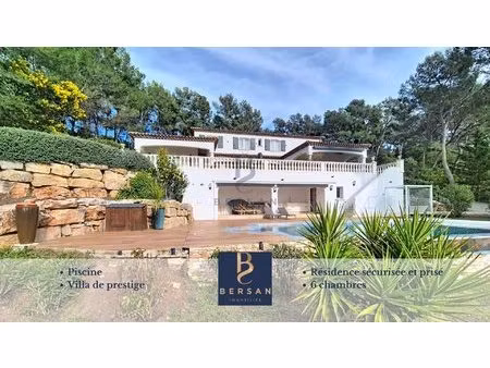 villa avec piscine au coeur d'un domaine prisée puget-sur-argens