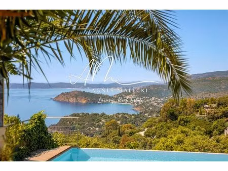 spectaculaire vue sur la mer pour cette propriete au rayol canadel haut