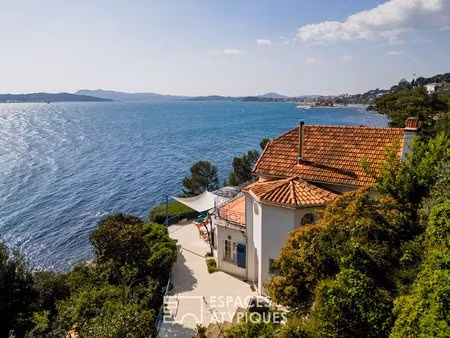 villa sur la mer avec accès direct à une crique