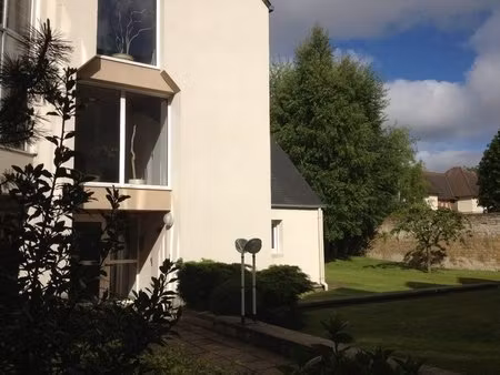 a louer f1 avec terrasse rue damozanne