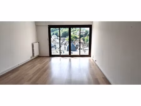 location appartement 3 pièces 76m²