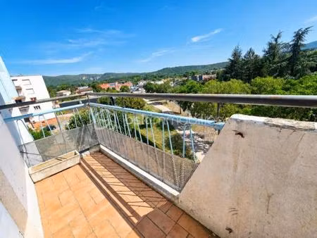 appartement t4 avec balcon – 77 63 m² – ganges – proche toutes commodités