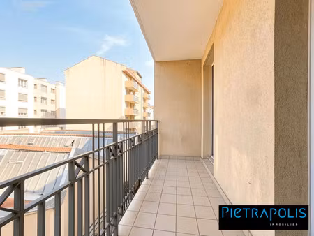appartement t3 de 79m2 traversant avec 2 balcons et plase de par