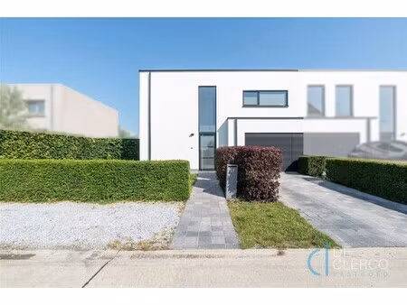 moderne  tijdloze woning te koop in een gezellige wijk!