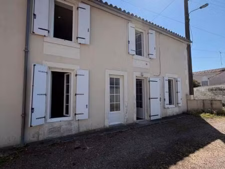 maison lucon 5 pièce(s) 77 m2