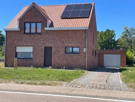 vrijstaande woning met potentieel op ruim breed (30m) perceel – regio mol (millegem / acht