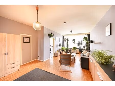 te renoveren 2-slaapkamerappartement vlak bij zurenborg