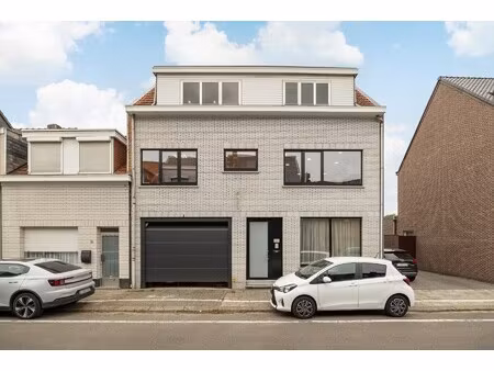 kantoorgebouw met atelier op voll. bebouwd perceel van 528m²