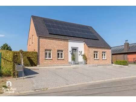 instapklare woning met goed draaiende kapperszaak aan huis