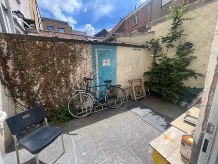 brugge centrum  nabij ’t zand en vesten  alle winkels  scholen  station te renoveren ruim 