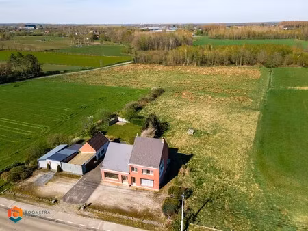landelijke eigendom met 5 slpkrs en bijgebouwen op bijna 1 8ha te lier
