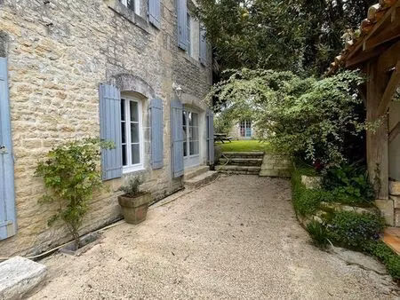 grande maison en pierre de 250 m² avec piscine thaire