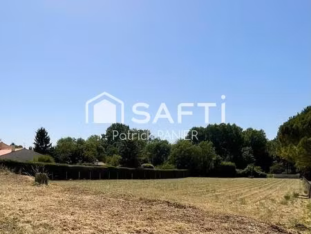 découvrez ce magnifique terrain de 3 215 m² situé à dampierre-sur-boutonne  dans un enviro