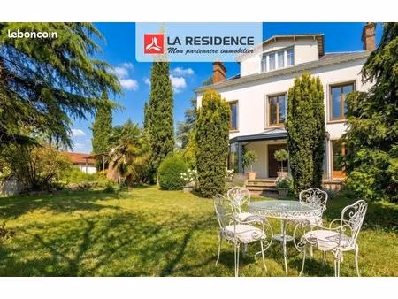maison 9 pièces 174 m²