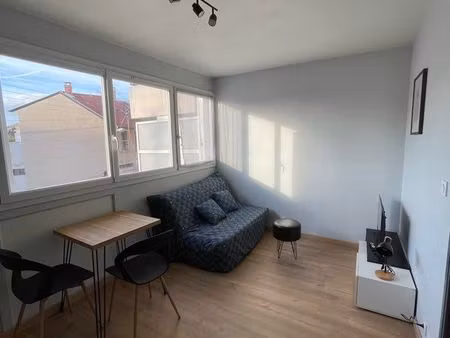 studio meublé refait à neuf – tout équipé – disponible immédiatement