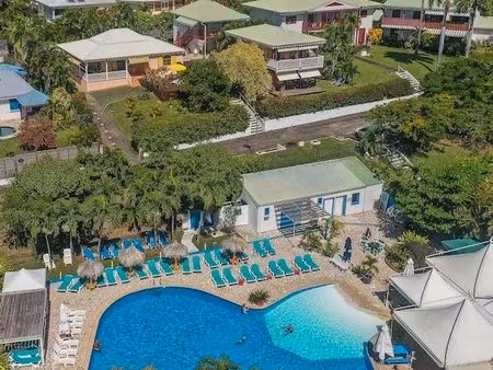 t3 meublé piscine et vue mer