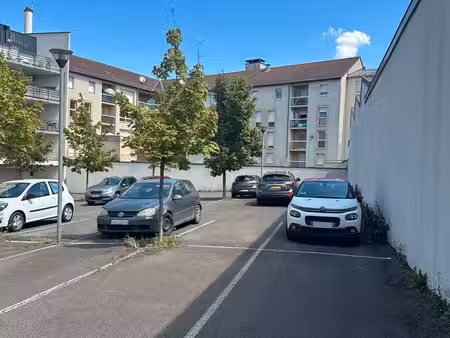 lot de 2 places de parking extérieures