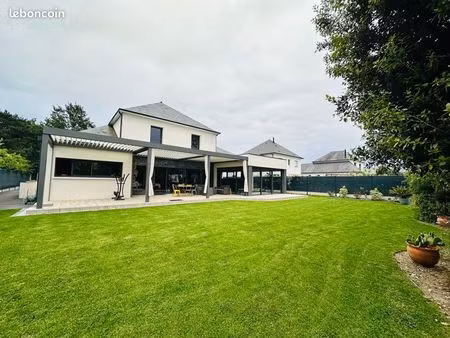 maison contemporaine avec piscine intérieure