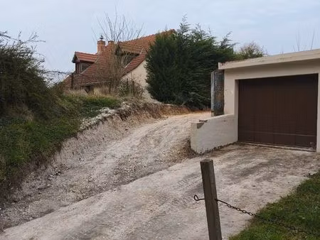 2 box en cours de rénovation libre en septembre voir en août entièrement rénovée