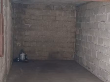 box voiture 12 m² – bagnolet / les lilas – 110 /mois