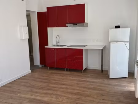 studio 23 m2 refait à neuf - 12 mn à pied de la gare rer / sncf de houilles