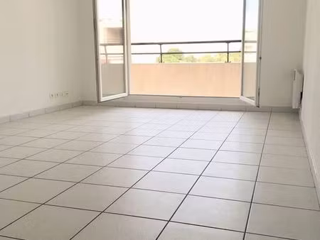 appt t2 avec terrasse + parking (grand m)
