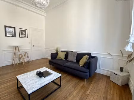 charmant 2 pièces meublé de 44 m² - hyper centre reims
