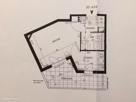 à louer studio 28 m2 terrasse et cave