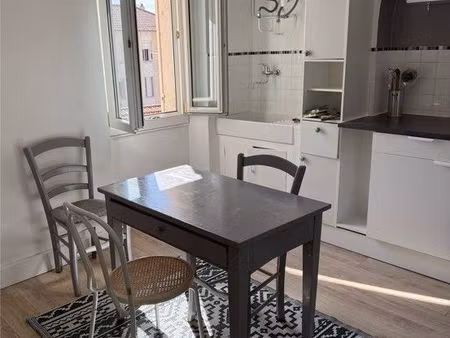 t2 meublé 42 5 m² – lumineux  calme et rénové – saint-roch