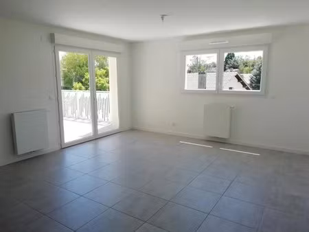 vétraz-monthoux – t3 récent avec balcon et double garage