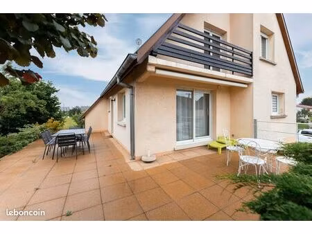 maison meublée 120 m² — 3 chambres — séjour-cuisine ouverte 40 m² — jardin 700 m² —houssen