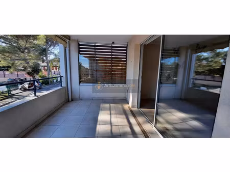 location appartement 3 pièces 71 m2 à saint-aygulf