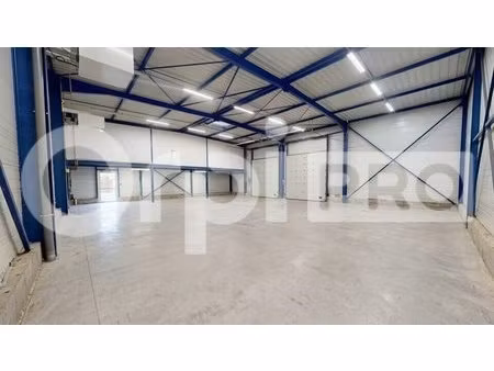 location local d'activités 483 m²