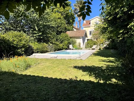 a vendre superbe maison de ville quartier prisé de périgueux avec piscine et garage