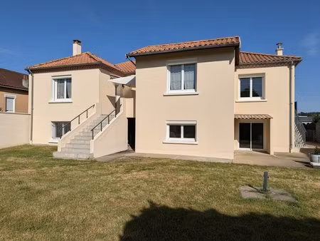 a vendre maison familliale de 5 chambres avec grand terrain aux portes de perigueux.