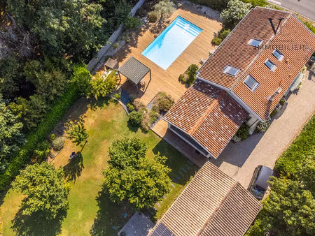 maison 9 pièces avec piscine  garage et dépendance - 210 m²
