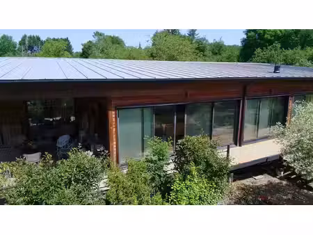 belle maison écologique en pleine nature